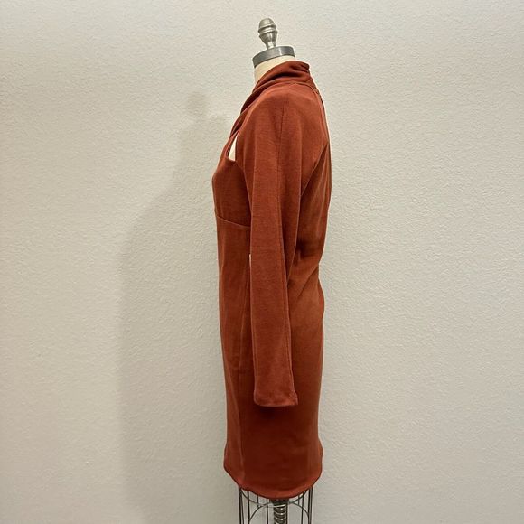 NWT ASTR The Label Wrap Neck Cutout Dress in Rosey Rust - Picture 6 of 12